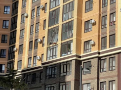 «Пять минут назад квартира взорвалась»: что известно о происшествии с балконом и газом на юге Ставрополя 