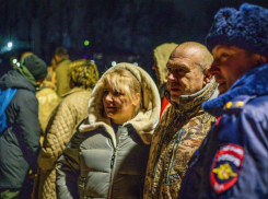 В боксерах и с тату на спине: глава Невинномысска ушел в прорубь с головой на Крещение 