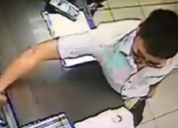 «Ограбление века»: вор в тёмных очках попал на видео в Ставрополе