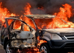 В Кисловодске сгорел автомобиль с человеком в багажнике