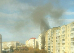 Пожар в многоэтажке на Юге Ставрополя испугал жителей соседних домов