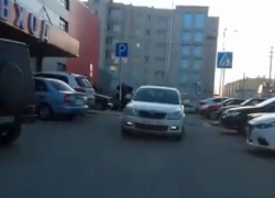 Женщина на «Шкоде» выехала на «встречку» и «смяла» мне зеркало, - водитель из Ставрополя 