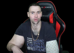 Фрик-блогер из Пятигорска Руки базуки убрал филлеры с лица и планирует пересадку кожи