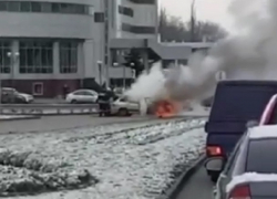 Охваченную огнем «четырнадцатую» сняли на видео на въезде в Минводы