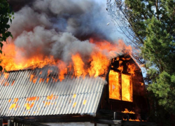 Пожар в дачном доме унес жизни двоих ставропольчан