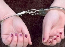 Две женщины обокрали пенсионера на 30 тысяч