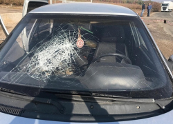 Неопытная девушка-водитель врезалась в бетонный блок и погибла на Ставрополье