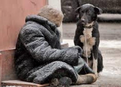 Бездомной женщине в Пятигорске стали помогать местные жители
