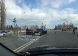 "Мерседес" и "Лада-Калина" встретились на дороге в Ставрополе