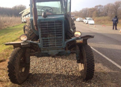 Грузовик и трактор с легковушкой столкнулись на трассе Ставрополья