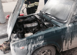 Легковушка загорелась в одном из дворов Ессентуков