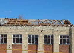 Сильный ветер разрушил крышу школы Ставрополья