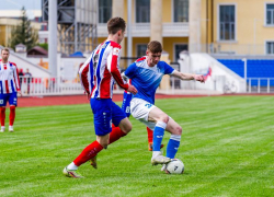 «Опорник всегда в гуще событий»: 19-летний футболист дебютировал в составе ставропольского «Динамо»