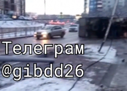 Грузовик порвал линии электропередачи во время ДТП в Ставрополе