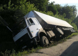 Микроавтобус и грузовик столкнулись на Ставрополье