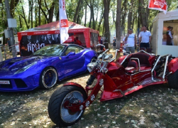 «Дорога ярости» и культовое ретро: какие «тачки» показали на «Автошоке» в Невинномысске 