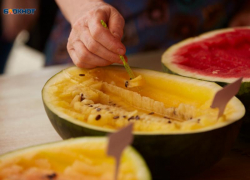 Гастрономический апокалипсис в Пятигорске: бургеры с арбузом и дыней шокируют туристов