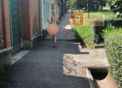 В Ставрополе на улице Мира местных жителей шокировала голая девушка