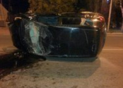 В результате ДТП водителя ВАЗа выкинуло через заднее стекло