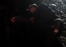 "Не шевелись, не шевелись! По-братски прошу!": жуткие кадры с поломавшим в аварии позвоночник юношей под Кисловодском