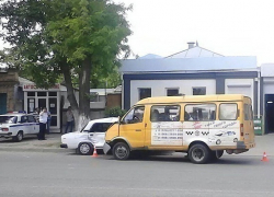 В Пятигорске маршрутка столкнулась с "семеркой": пострадал годовалый ребенок