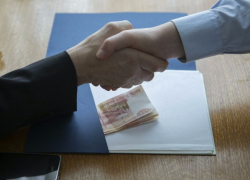 На Ставрополье бывшего полицейского и адвоката подозревают во взяточничестве