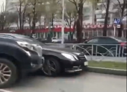 Никто не хотел уступать: ДТП двух "крутых" иномарок вызвало бурный всплеск обсуждений в Ставрополе