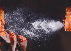 Ставропольская полиция оштрафовала хулигана, кашлявшего прохожим в лица