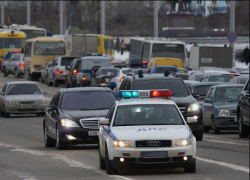На Ставрополье из-за сильного ветра госавтоинспекторы будут сопровождать водителей