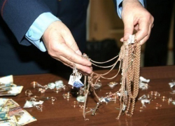 Житель Ставрополя взломал квартиру и вынес украшения на сумму 300 тыс рублей