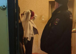 Полиция задержала сорвавшую патриотический баннер женщину в Ессентуках