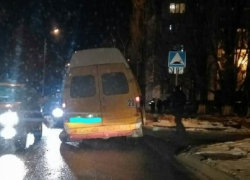 У маршрутки с пассажирами на ходу отвалилось заднее колесо в Ставрополе