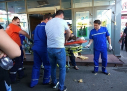 Выпавший из здания "Европарка" молодой человек упал с 17-го этажа, - очевидцы