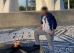 Дело помочившихся на Вечный Огонь в Нефтекумске передано в суд