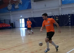 В лидеры выбились ветераны из Ставрополя: стартовал второй этап первенства края по мини-футболу 