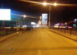 Водитель Porsche Panamera врезался в ограждение в центре Пятигорска