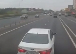 Жестокий урок вежливости автохаму на «Кие» преподал водитель фуры в Ставрополе 