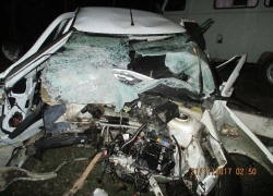 Водитель «Приоры» врезался в столб и пролетел восемь метров, пока не угодил в забор на Ставрополье