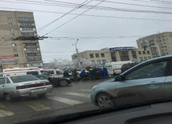 В юго-западном районе Ставрополя столкнулись грузовик и отечественная легковушка