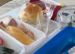 «Это кошмар»: очередной бизнес-зал аэропорта Минвод прославился скудным меню для посетителей