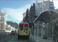 Тело человека обнаружили на автобусной остановке Кисловодска