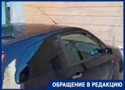 Ошметки строительного мусора поцарапали авто на улице 50 лет ВЛКСМ в Ставрополе