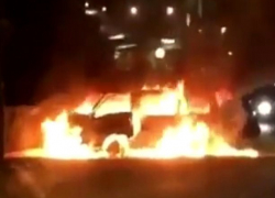 Из-за протекшего бензина за считанные минуты в Пятигорске полностью сгорела машина