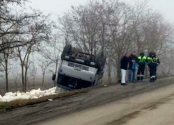 Груженый «КамАЗ» перевернулся на Ставрополье