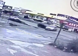 «Четырнадцатая» на высокой скорости врезалась в поворачивающую «Рено» в Пятигорске