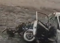 В лобовом столкновении "семерки" с КамАЗом погибли люди на Ставрополье