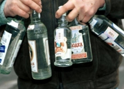 Мужчина похитил несколько десятков литров спиртного, но выпить его так и не успел