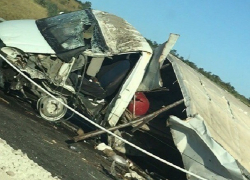 Водитель «Газели» попал в реанимацию после жуткого столкновения с бетонными блоками на Ставрополье 