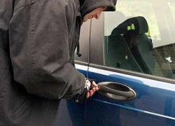 Вор похитил автомобиль, когда хозяин отвернулся