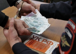 За взятку в 50 тысяч с иностранца полицейский пойдет под суд в Ставропольском крае
